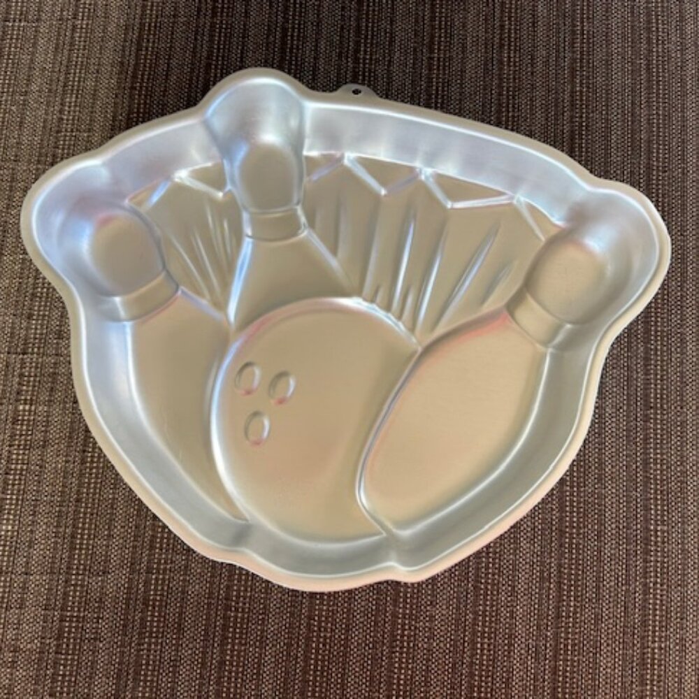 Wilton Bowling A "Strike" Cake Pan